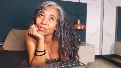 BRENDA VELASQUEZ online show from March 11, 10:01 pm