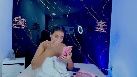 Manuela online show from May 20, 4:31 am