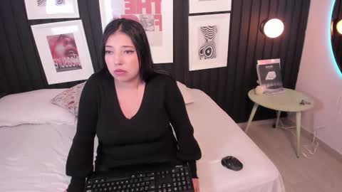 briana_whitee online show from November 18, 8:43 pm