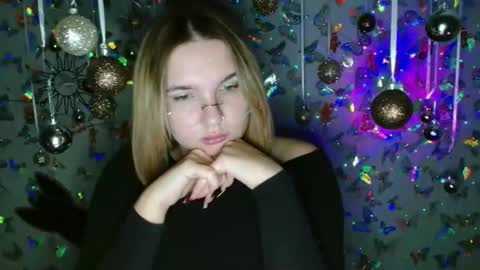 shiny smile online show from November 7, 8:58 pm