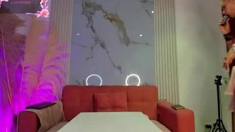    online show from February 20, 11:23 am