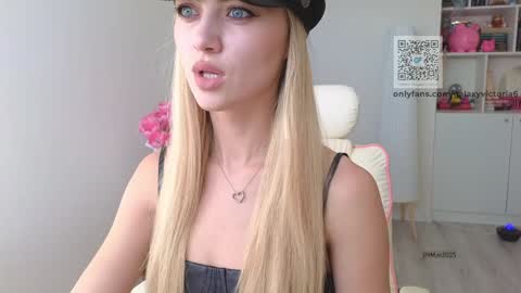 Snapshot of brilliantvictoria chatting on March 10, 10:28 am Vi. online show from March 10, 10:28 am