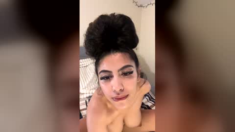 brilovely2222 online show from April 27, 11:35 pm