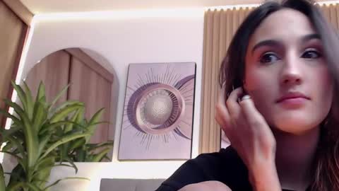 Snapshot of brinna_ev chatting on December 2, 4:07 pm B R I N N A online show from December 2, 4:07 pm
