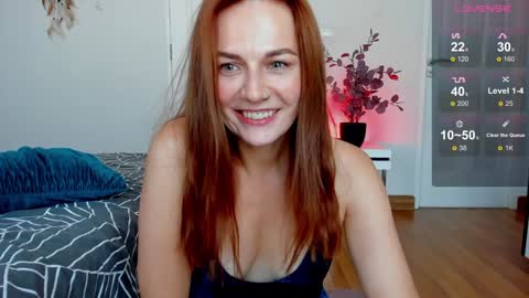 Snapshot of britneyhall chatting on December 2, 7:10 am britneyhall online show from December 2, 7:10 am