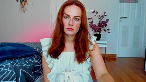 Snapshot of britneyhall chatting on February 5, 8:11 am britneyhall online show from February 5, 8:11 am