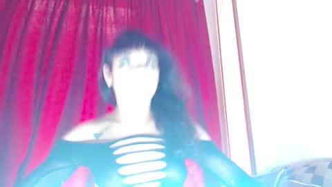 Snapshot of brittany_bubbles chatting on February 19, 1:06 pm maru miaw Please help me to reach 100 thumbs up online show from February 19, 1:06 pm