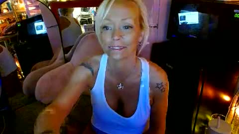 brittneychats81 online show from May 22, 11:58 pm