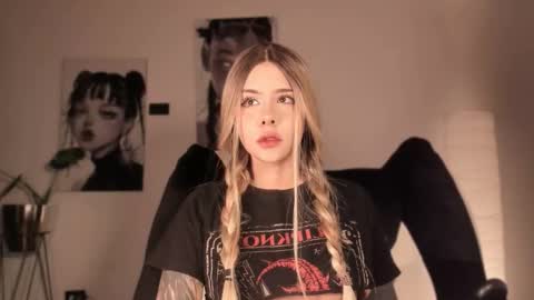 Nat  Independent model  Please help me to reach 200 thumbs up online show from February 24, 2:55 am