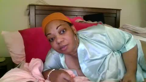 brownroundrenee online show from May 26, 5:45 pm