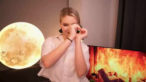 Doris online show from December 1, 9:28 pm