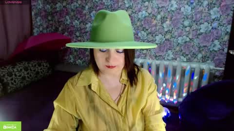 Julia online show from April 25, 9:01 pm