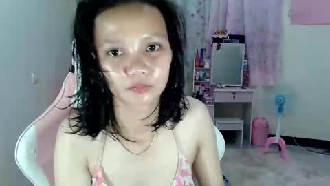 Snapshot of bunny_flower18 chatting on February 25, 2:15 pm bunny_flower18 online show from February 25, 2:15 pm