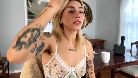 Bunnyaliengirl online show from December 13, 6:16 pm