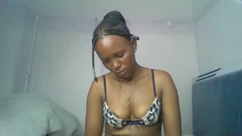 bunnydiva_ online show from May 13, 2:17 am
