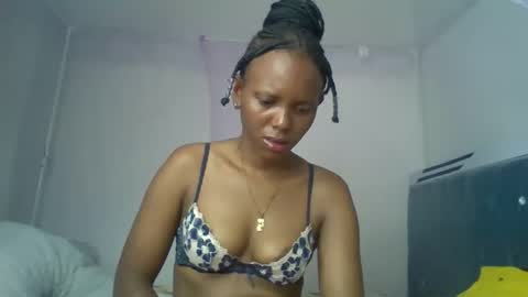 bunnydiva_ online show from May 12, 2:09 am