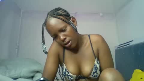 bunnydiva_ online show from May 7, 8:40 am
