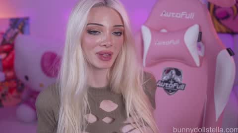 Stella online show from November 30, 1:10 am