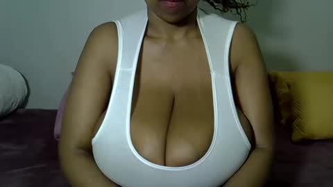 bustytessa37 online show from May 12, 4:24 pm