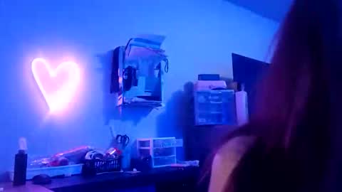 busybee83 online show from January 10, 7:57 am