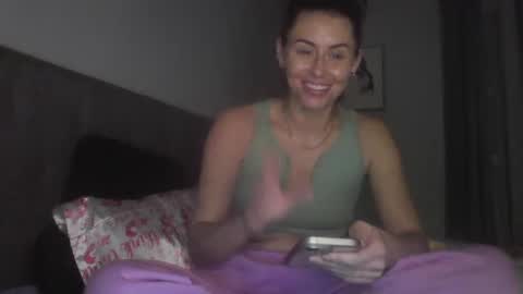 Snapshot of calicambri chatting on January 4, 5:16 am The Cali Cambri online show from January 4, 5:16 am