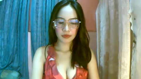 Freya online show from April 4, 7:29 am