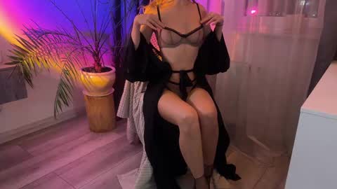 callipigia online show from February 6, 8:23 pm