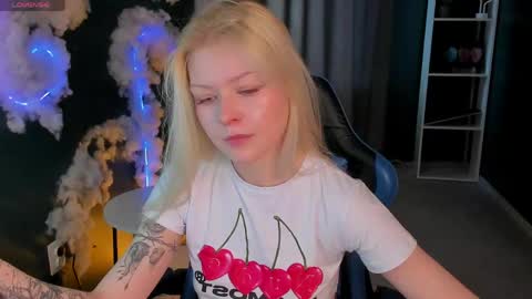 Robin online show from April 30, 3:01 am