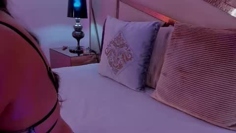 Anna Banana online show from November 6, 9:32 pm