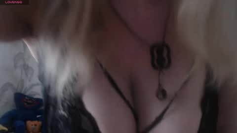 CamDiva1 online show from May 1, 2:04 am
