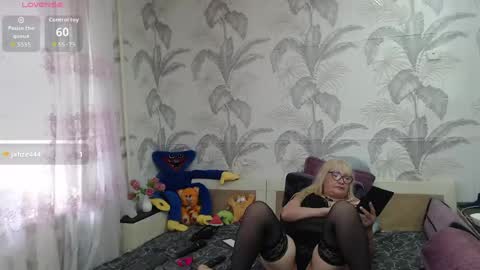 CamDiva1 online show from May 16, 1:52 am