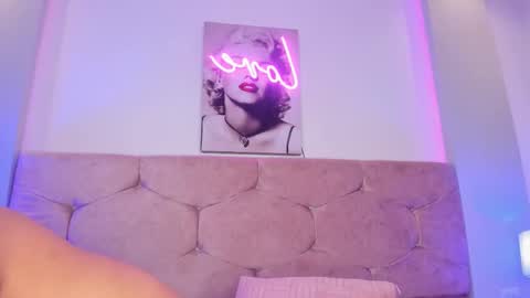 Snapshot of cameliaa_smiith chatting on December 13, 5:27 am Camelia Smith online show from December 13, 5:27 am