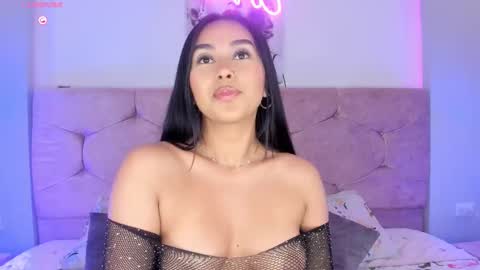 Snapshot of cameliaa_smiith chatting on December 7, 4:31 am Camelia Smith online show from December 7, 4:31 am
