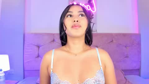 Snapshot of cameliaa_smiith chatting on December 3, 3:07 am Camelia Smith online show from December 3, 3:07 am