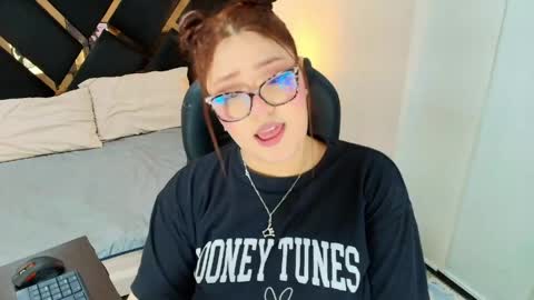 Camila Osorio online show from May 17, 12:10 am