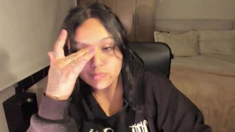 Snapshot of camila_belen chatting on October 19, 12:45 am Camila online show from October 19, 12:45 am