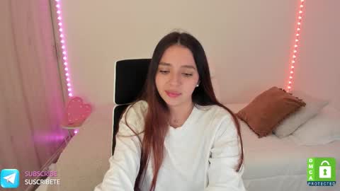 Snapshot of camila_ec2 chatting on October 10, 2:05 am C A M I online show from October 10, 2:05 am