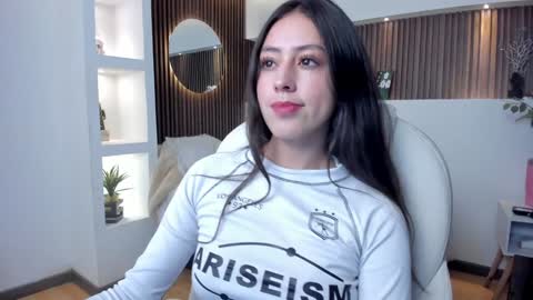 camila_martinez9 online show from December 24, 11:17 am