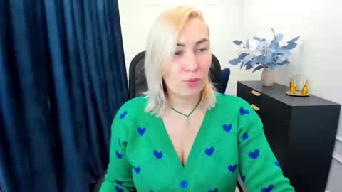 camilafatem online show from October 6, 11:49 am
