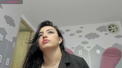 Snapshot of camilahunter__ chatting on February 16, 3:37 am Camila online show from February 16, 3:37 am