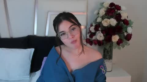Snapshot of camilasofiia chatting on December 19, 6:12 am Camila online show from December 19, 6:12 am