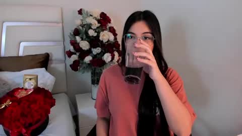 Snapshot of camilasofiia chatting on February 18, 8:04 pm Camila online show from February 18, 8:04 pm