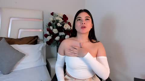 Snapshot of camilasofiia chatting on March 6, 7:43 pm Camila online show from March 6, 7:43 pm