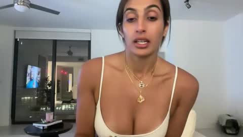 camiliakxoxo online show from April 26, 3:37 am