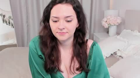 Camilla online show from April 19, 8:55 pm