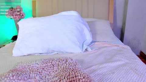 Camille Lynn online show from October 22, 12:59 am