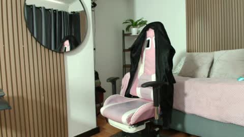 Camille online show from April 9, 7:19 pm