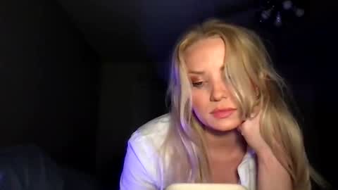 camilleclairexo online show from May 25, 6:12 am
