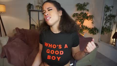 camilleeamour online show from January 7, 6:11 pm