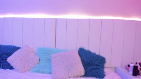 C A M I L L E N    Help me get to the top online show from October 8, 10:03 pm